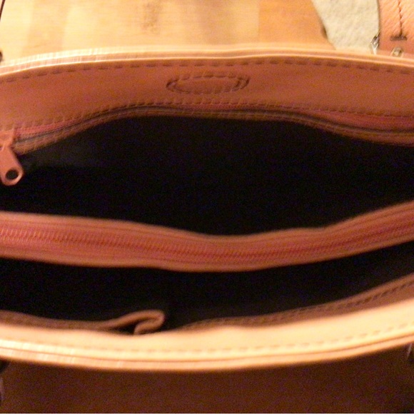 Kenneth Cole Handbag - Picture 2 of 6